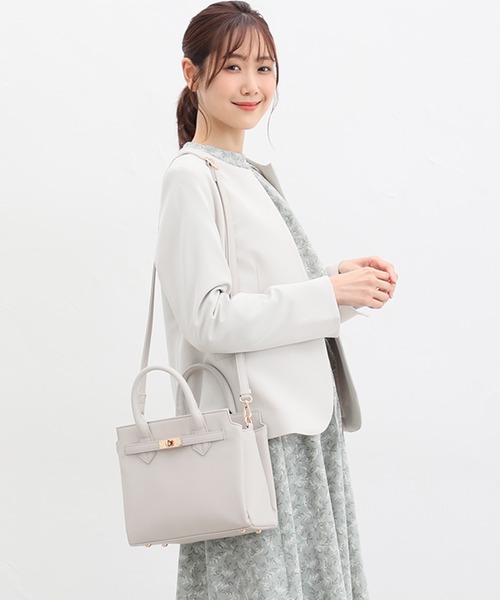 Honeys(ハニーズ)の「ベルトモチーフハンドバッグ(ハンドバッグ・レディース・グレイッシュベージュ/ブラック/ベージュ系その他・FREE)」の12枚目の写真