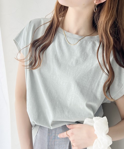 Java（ジャバ）の「《Javaジャバコラボ》洗練された大人のこなれ感。ヴィンテージ加工綿100％フレンチスリーブTシャツ（Tシャツ/カットソー・レディース・ホワイト/グリーン/グレイッシュベージュ/チャコールグレー・MEDIUM/LARGE/X-LARGE/SMALL）」の4枚目の写真