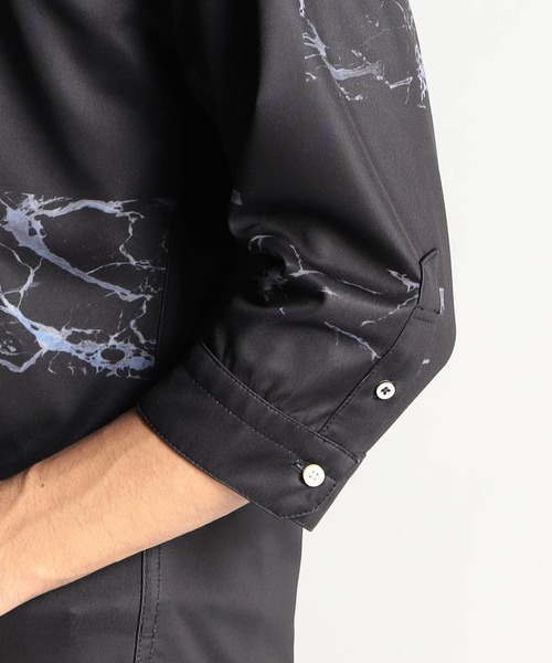 HIDEAWAYS NICOLE（ハイダウェイニコル）の「ハイストレッチポンチ　パーツプリントシャツ（シャツ/ブラウス・メンズ・ネイビー/ホワイト×ブラック・MEDIUM/LARGE/X-LARGE）」の8枚目の写真