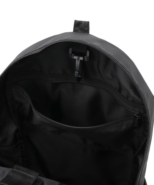 NEW ERA（ニューエラ）の「【NEWERA(R)/ニューエラ別注】A4対応/LIGHT PACK 27L（バックパック/リュック・レディース・ブラック・FREE）」の19枚目の写真