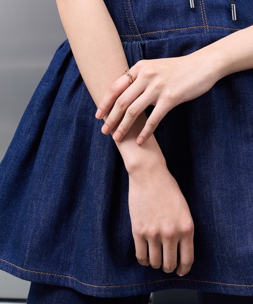 CHARLES & KEITH(チャールズ & キース)の「Bethania ベターニア ハートクリスタルチェーンリンクリング(リング・レディース・ゴールド/ゴールド系その他・M/S)」の5枚目の写真