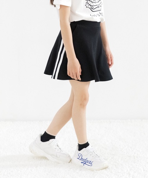 Bee des Bee（ビーデスビー）の「インナーパンツ付きラインフレアスカート（スカート・キッズ・ライラック系/ピンク系/グリーン系/ベージュ系/パープル系その他/ブルー系/チャコール/ピンク/ブラウン/杢グレー/アイボリー/サックスブルー/ブラック・140cm/130cm/150cm/120cm/110cm/100cm）」の17枚目の写真