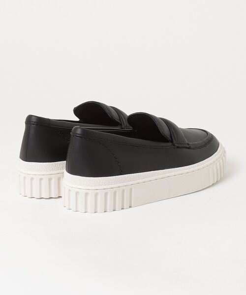 Clarks（クラークス）の「Mayhill Cove / メイヒルコーブ（ブラックレザー）（スリッポン・レディース・ブラック・UK6/UK5.5/UK5/UK4.5/UK4/UK3.5/UK3）」の2枚目の写真