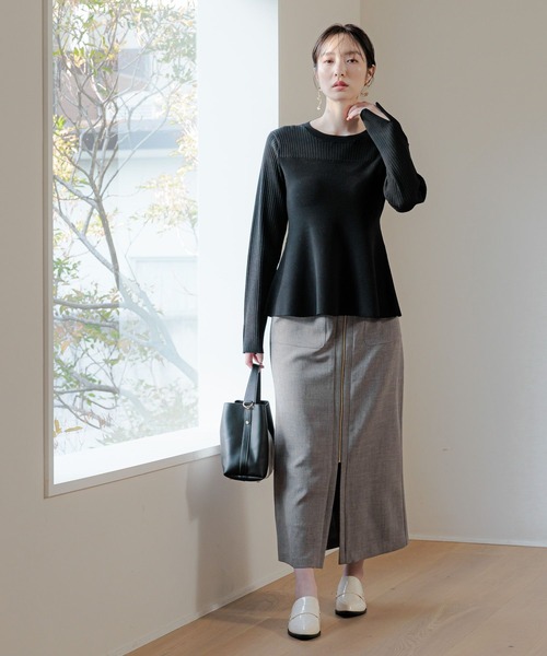 Andemiu（アンデミュウ）の「ソデスリットペプラムニット107818