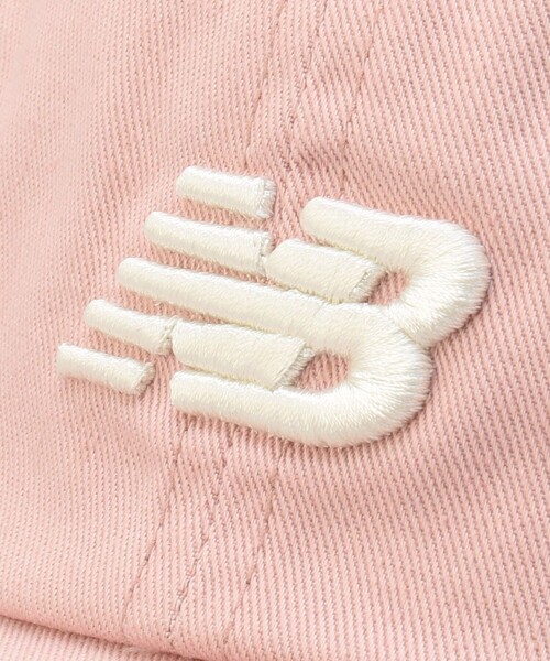 FREAK'S STORE（フリークスストア）の「限定展開　New Balance/ニューバランス　カーブドブリム NB キャップ（キャップ・レディース・ベージュ/ピンク/ブラック/グリーン/ネイビー・ﾌﾘ-）」の13枚目の写真