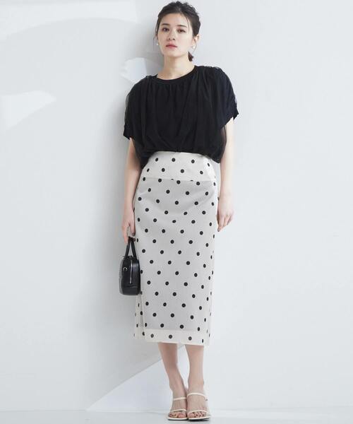 Tiara（ティアラ）の「ドットプリントAラインタイトスカート（スカート・レディース・ブラック/アイボリー・2/3）」の2枚目の写真