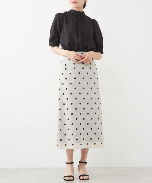 Tiara（ティアラ）の「ドットプリントAラインタイトスカート（スカート・レディース・ブラック/アイボリー・2/3）」の5枚目の写真