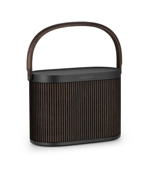 Bang & Olufsen（バングアンドオルフセン）の「Beosound A5 Dark Oak（スピーカー・メンズ・ダークブラウン・ONE SIZE）」の2枚目の写真