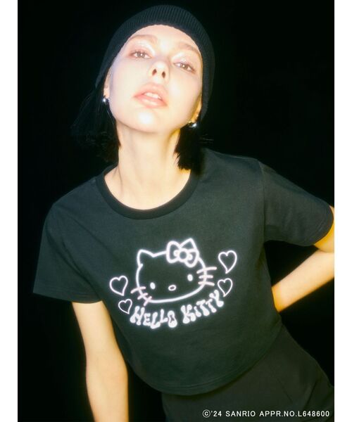 MURUA（ムルーア）の「【ハローキティコラボ】ハローキティTシャツ（Tシャツ/カットソー・レディース・ブラック/ホワイト・FREE）」の2枚目の写真
