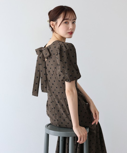 BLUEEAST（ブルーイースト）の「バックリボンマーメイドワンピース（ワンピース・レディース・ブラウン系/ブラック/ベージュ系/ブラウン/ブラック×ホワイト/ベージュ×ブラック・MEDIUM）」の4枚目の写真