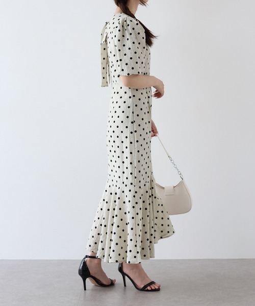 BLUEEAST（ブルーイースト）の「バックリボンマーメイドワンピース（ワンピース・レディース・ブラウン系/ブラック/ベージュ系/ブラウン/ブラック×ホワイト/ベージュ×ブラック・MEDIUM）」の8枚目の写真