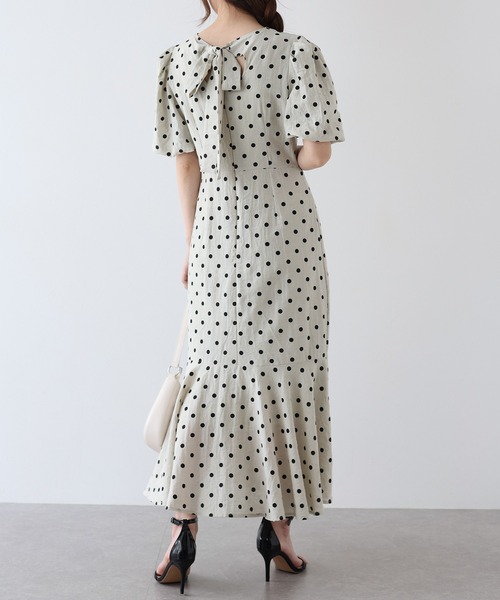 BLUEEAST（ブルーイースト）の「バックリボンマーメイドワンピース（ワンピース・レディース・ブラウン系/ブラック/ベージュ系/ブラウン/ブラック×ホワイト/ベージュ×ブラック・MEDIUM）」の7枚目の写真