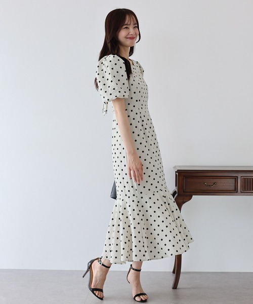 BLUEEAST（ブルーイースト）の「バックリボンマーメイドワンピース（ワンピース・レディース・ブラウン系/ブラック/ベージュ系/ブラウン/ブラック×ホワイト/ベージュ×ブラック・MEDIUM）」の11枚目の写真