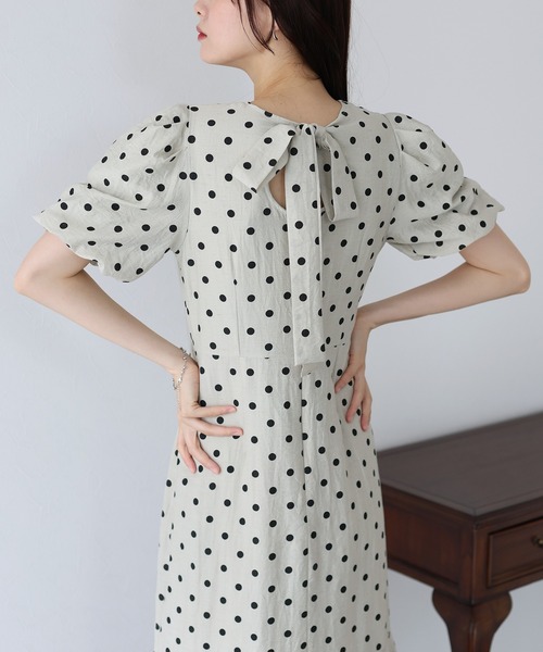 BLUEEAST（ブルーイースト）の「バックリボンマーメイドワンピース（ワンピース・レディース・ブラウン系/ブラック/ベージュ系/ブラウン/ブラック×ホワイト/ベージュ×ブラック・MEDIUM）」の14枚目の写真