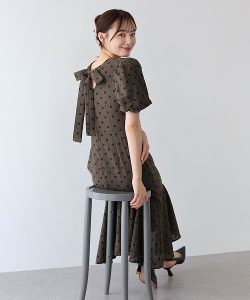 BLUEEAST（ブルーイースト）の「バックリボンマーメイドワンピース（ワンピース・レディース・ブラウン系/ブラック/ベージュ系/ブラウン/ブラック×ホワイト/ベージュ×ブラック・MEDIUM）」の17枚目の写真