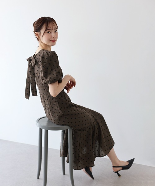 BLUEEAST（ブルーイースト）の「バックリボンマーメイドワンピース（ワンピース・レディース・ブラウン系/ブラック/ベージュ系/ブラウン/ブラック×ホワイト/ベージュ×ブラック・MEDIUM）」の18枚目の写真