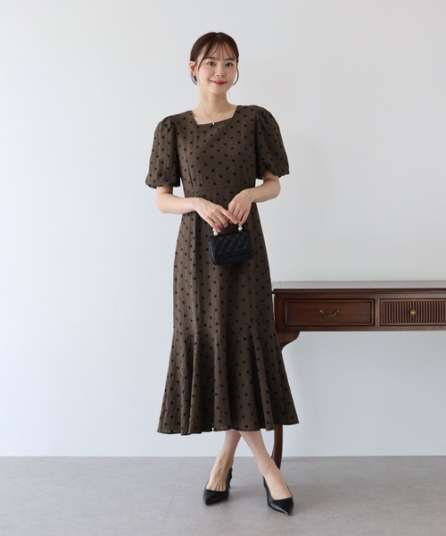 BLUEEAST（ブルーイースト）の「バックリボンマーメイドワンピース（ワンピース・レディース・ブラウン系/ブラック/ベージュ系/ブラウン/ブラック×ホワイト/ベージュ×ブラック・MEDIUM）」の21枚目の写真