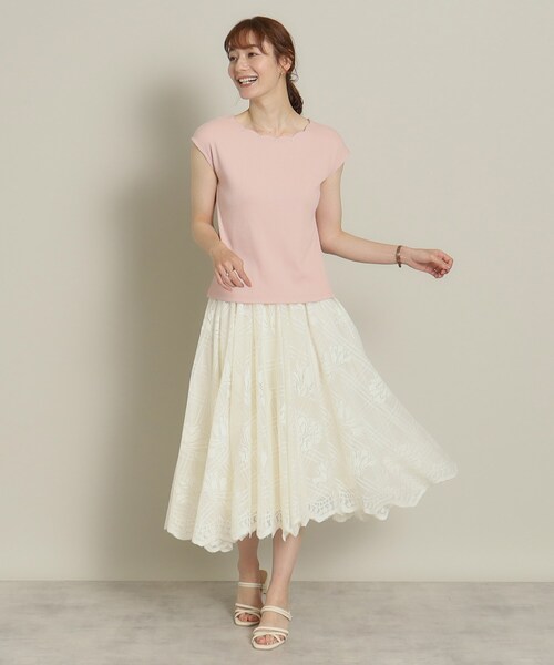 ITS'DEMO（イッツデモ）の「◆【通勤／M・Lサイズ展開／伸縮性あり】ビジュー付きスカラッププルオーバー（Tシャツ/カットソー・レディース・オフホワイト/ピンク/サックスブルー/ブラック・40/38）」の14枚目の写真