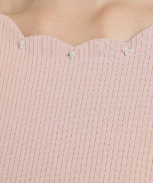 ITS'DEMO（イッツデモ）の「◆【通勤／M・Lサイズ展開／伸縮性あり】ビジュー付きスカラッププルオーバー（Tシャツ/カットソー・レディース・オフホワイト/ピンク/サックスブルー/ブラック・40/38）」の8枚目の写真