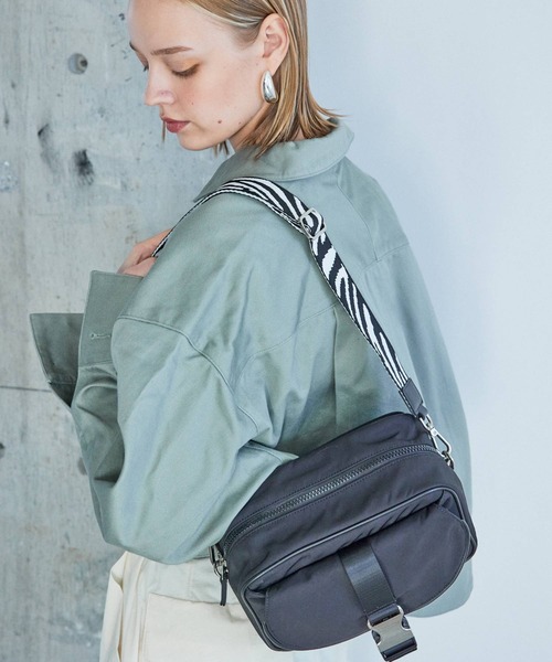 LOWELL things(ロウェル シングス)の「【単品】テープショルダー/アニマル柄/無地(ショルダーバッグ・レディース・ブルー/ライトベージュ/シルバー/ネイビー/ブラック系その他2/ライトブラウン・フリー)」の9枚目の写真