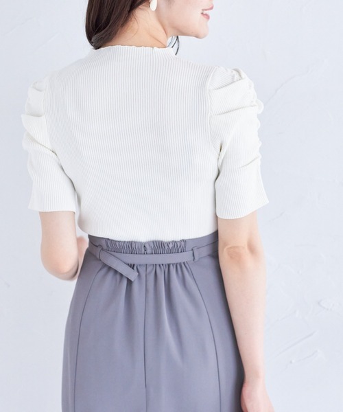 tocco closet(トッコ クローゼット)の「クリアビジュー付きパワーショルダーリブニットプルオーバー(ニット/セーター・レディース・オフホワイト/グレイッシュベージュ/ネイビー・M)」の8枚目の写真