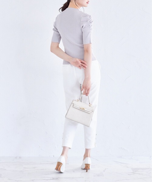tocco closet(トッコ クローゼット)の「クリアビジュー付きパワーショルダーリブニットプルオーバー(ニット/セーター・レディース・オフホワイト/グレイッシュベージュ/ネイビー・M)」の11枚目の写真