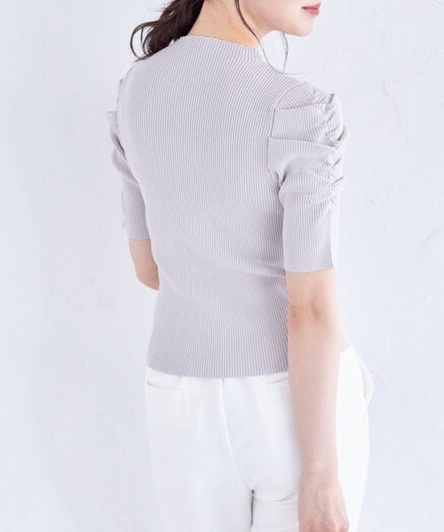tocco closet(トッコ クローゼット)の「クリアビジュー付きパワーショルダーリブニットプルオーバー(ニット/セーター・レディース・オフホワイト/グレイッシュベージュ/ネイビー・M)」の12枚目の写真