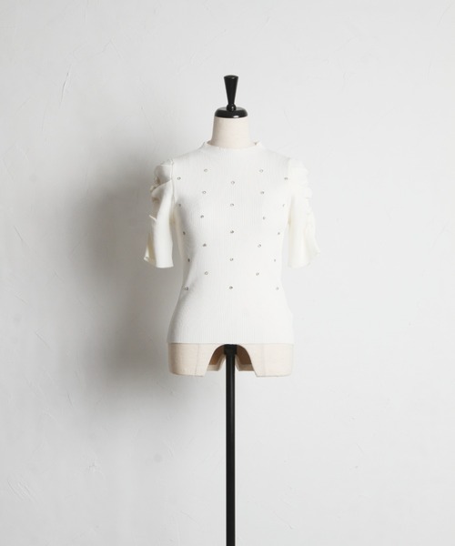 tocco closet(トッコ クローゼット)の「クリアビジュー付きパワーショルダーリブニットプルオーバー(ニット/セーター・レディース・オフホワイト/グレイッシュベージュ/ネイビー・M)」の19枚目の写真