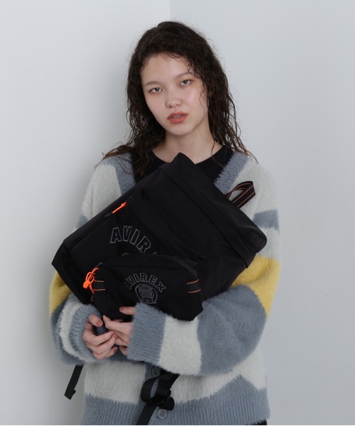 シグネチャーロゴウォッシュポーチ 直営店限定》SIGNATURE LOGO POUCH/シグネチャーロゴポーチ