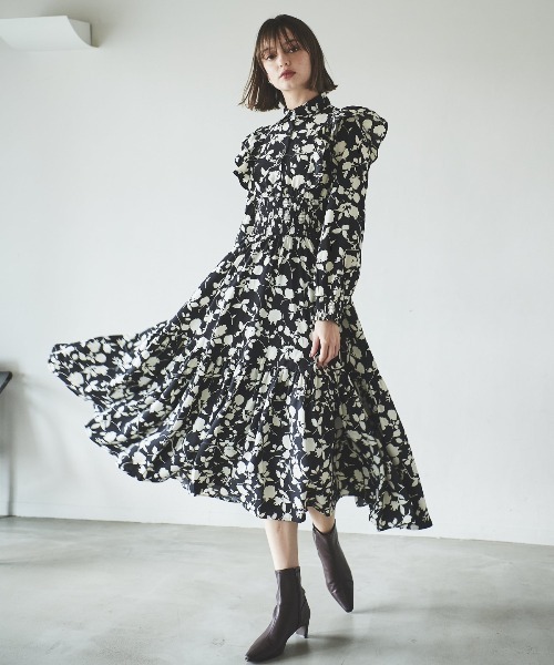 セール】ワンカラーフラワーシャーリングワンピース（ワンピース