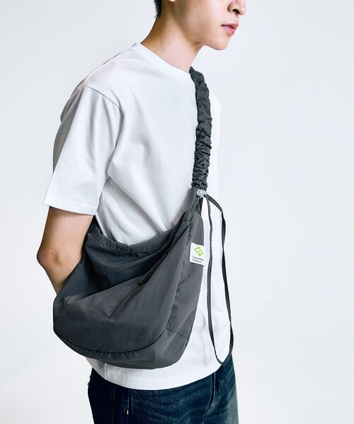 City Ambient Products(シティアンビエントプロダクツ)の「City Ambient Products: クランプル ムーン ギャザーショルダー バッグ(ショルダーバッグ・メンズ・ダークグレー/ブラック/ブルー/ライトグレー・ONE SIZE)」の4枚目の写真