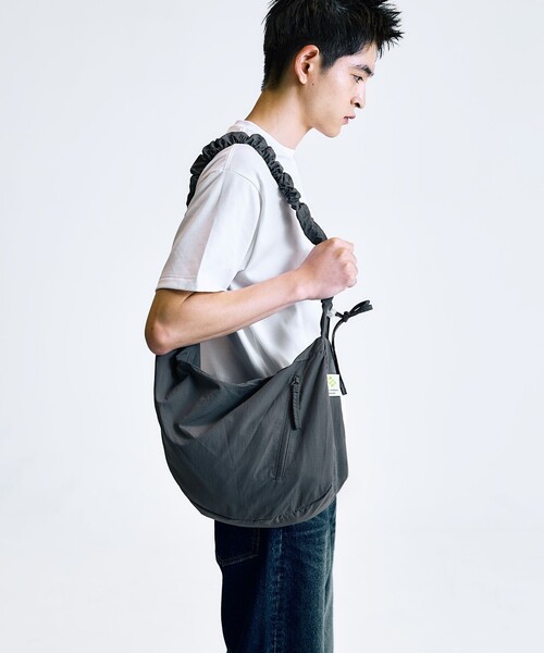 City Ambient Products(シティアンビエントプロダクツ)の「City Ambient Products: クランプル ムーン ギャザーショルダー バッグ(ショルダーバッグ・メンズ・ダークグレー/ブラック/ブルー/ライトグレー・ONE SIZE)」の20枚目の写真