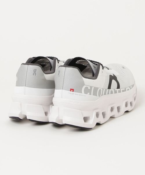 On(オン)の「CLOUDMONSTER(スニーカー・メンズ・ホワイト・26.5cm/27.0cm/27.5cm/28.0cm/26.0cm/25.5cm/28.5cm/29.0cm/25.0cm)」の2枚目の写真