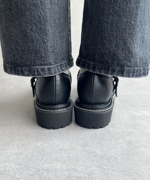 ORiental TRaffic（オリエンタルトラフィック）の「Tストラップシューズ 31382（モカシン/デッキシューズ・レディース・ブラウン/ブラック・35/36/37/38/39）」の11枚目の写真