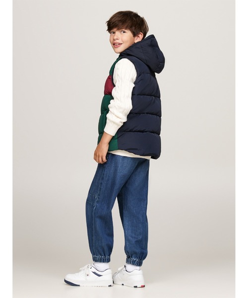 TOMMY HILFIGER(トミーヒルフィガー)の「BOYS カラーブロックリップストップパデッドベスト(ダウンベスト・キッズ・グリーン・130cm/140cm/150cm/160cm)」の2枚目の写真