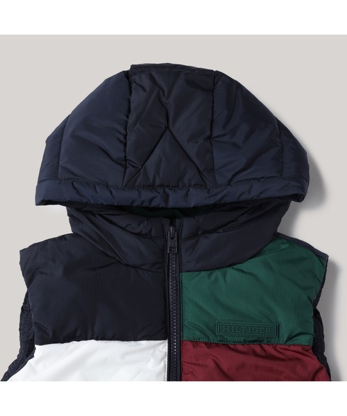TOMMY HILFIGER(トミーヒルフィガー)の「BOYS カラーブロックリップストップパデッドベスト(ダウンベスト・キッズ・グリーン・130cm/140cm/150cm/160cm)」の7枚目の写真