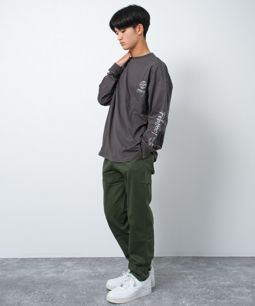 RAT EFFECT(ラットエフェクト)の「ストリート袖ロゴスーパービッグロングTシャツ(Tシャツ/カットソー・キッズ・オフホワイト/チャコールグレー/ブラック/ライトグレー・130/140/150/160/170)」の12枚目の写真