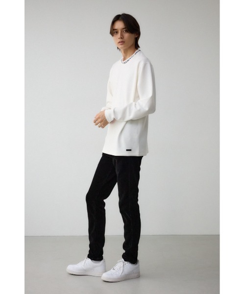 AZUL by moussy（アズールバイマウジー）の「ネックジャガードベーシックトップス（スウェット・メンズ・ホワイト/ブラック・SMALL/LARGE/MEDIUM）」の5枚目の写真