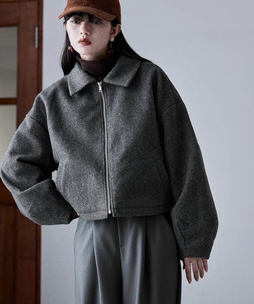 etoll.（エトル）の「ボリュームスリーブショートブルゾン（ブルゾン・レディース・チャコール/ブラック/グレイッシュベージュ・M）」の3枚目の写真