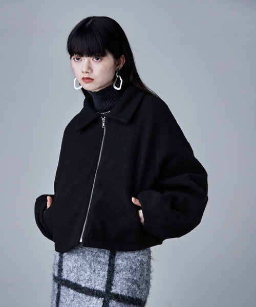 etoll.（エトル）の「ボリュームスリーブショートブルゾン（ブルゾン・レディース・チャコール/ブラック/グレイッシュベージュ・M）」の2枚目の写真