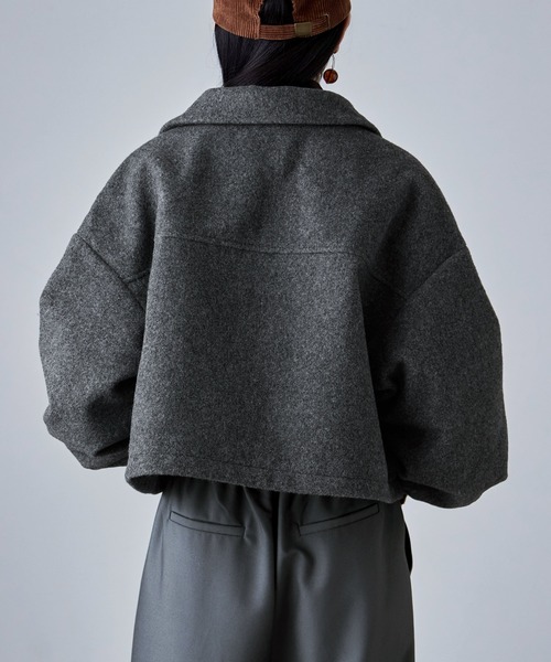 etoll.（エトル）の「ボリュームスリーブショートブルゾン（ブルゾン・レディース・チャコール/ブラック/グレイッシュベージュ・M）」の11枚目の写真