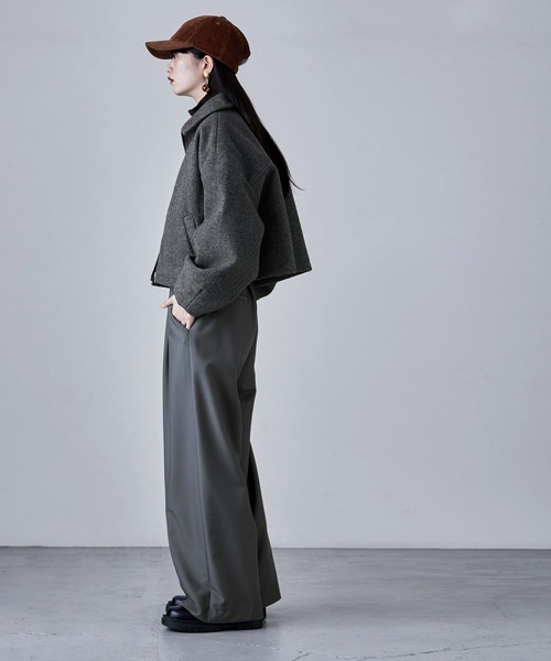 etoll.（エトル）の「ボリュームスリーブショートブルゾン（ブルゾン・レディース・チャコール/ブラック/グレイッシュベージュ・M）」の13枚目の写真