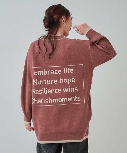 Cutie Blonde（キューティーブロンド）の「◆【S-LL】バックロゴがアクセント もちもちやわらかニットチュニック（チュニック・レディース・ネイビー系/ダークブラウン系1/グレー系/ブラック系1・04/03/02/01）」の3枚目の写真