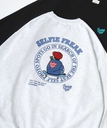 TIMELY WARNING（タイムリーワーニング）の「Selfie Freak/セルフフリーク オーバーサイズ スケーターイラスト バックサークル刺繍 スウェット レディース メンズ トレーナー（スウェット）」