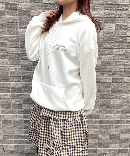 merrylatte(メリーラテ)の「ブラウンロゴパーカー(パーカー・レディース・ホワイト・LARGE)」の1枚目の写真