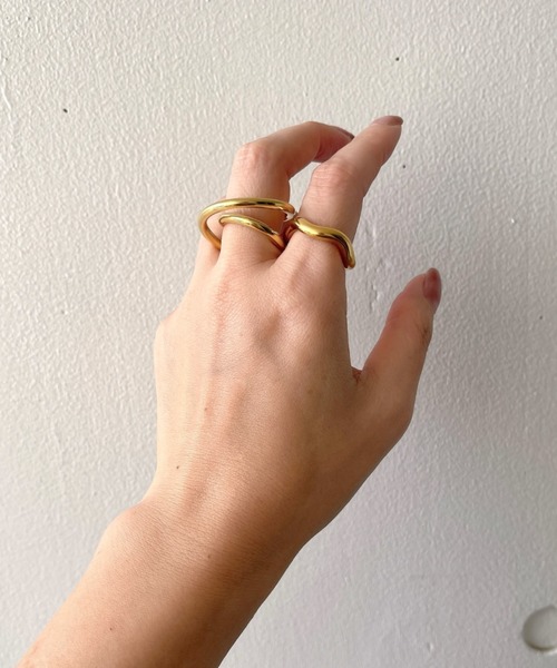 ankh+(アンクプラス)の「《毎日に寄り添うジュエリー》つけっぱなしOKステンレスリング(リング・レディース・シルバー×ゴールド/シルバー系7/シルバー系2/ゴールド系3/ゴールド系2/ゴールド系4/ゴールド系6/ゴールド系7/シルバー系その他/ゴールド系5/シルバー系その他3・FREE)」の11枚目の写真