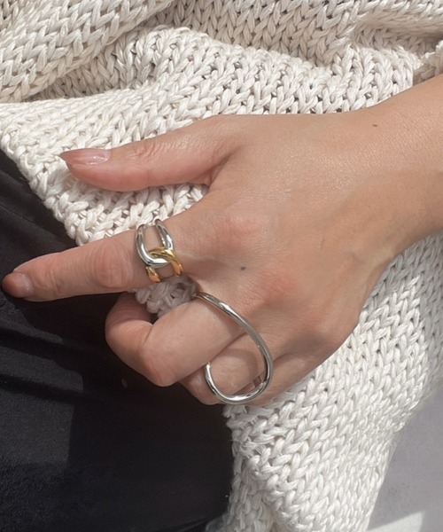 ankh+(アンクプラス)の「《毎日に寄り添うジュエリー》つけっぱなしOKステンレスリング(リング・レディース・シルバー×ゴールド/シルバー系7/シルバー系2/ゴールド系3/ゴールド系2/ゴールド系4/ゴールド系6/ゴールド系7/シルバー系その他/ゴールド系5/シルバー系その他3・FREE)」の4枚目の写真