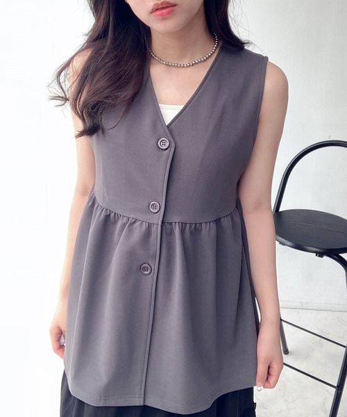 AS KNOW AS plus（アズノゥアズプラス）の「●Vネックぺプラムベスト（ベスト・レディース・ブラック/ベージュ/チャコールグレー/ブラック系/アイボリー系/ブラウン/ライトグリーン・FREE）」の4枚目の写真