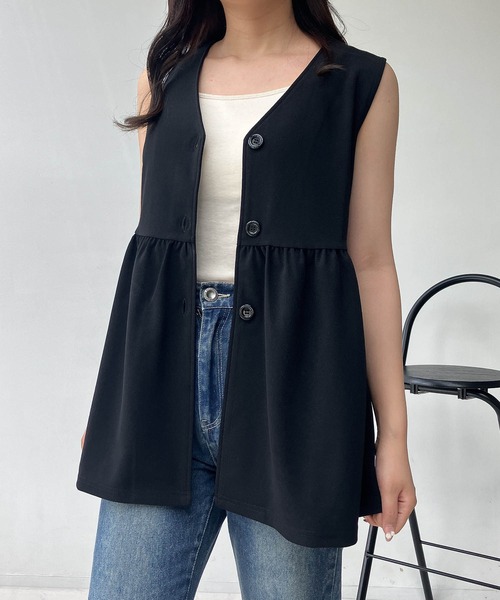 AS KNOW AS plus（アズノゥアズプラス）の「●Vネックぺプラムベスト（ベスト・レディース・ブラック/ベージュ/チャコールグレー/ブラック系/アイボリー系/ブラウン/ライトグリーン・FREE）」の2枚目の写真