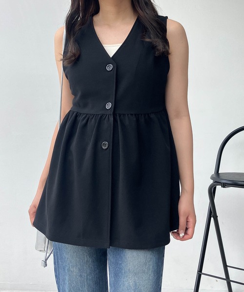 AS KNOW AS plus（アズノゥアズプラス）の「●Vネックぺプラムベスト（ベスト・レディース・ブラック/ベージュ/チャコールグレー/ブラック系/アイボリー系/ブラウン/ライトグリーン・FREE）」の10枚目の写真